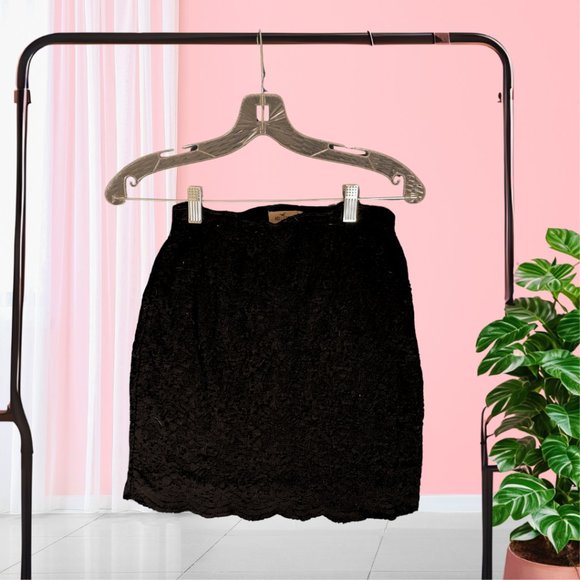 Hollister Dresses & Skirts - Hollister Lace Mini Skirt - Size Small